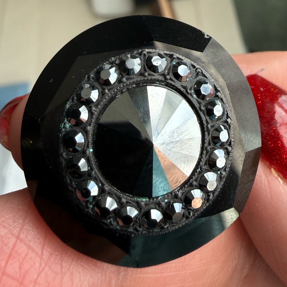 Lanvin Paris black crystal earring clip - Picture 13 of 15